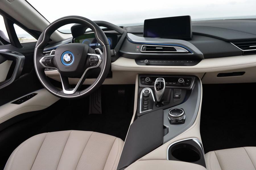  BMW i8 2014 года  (фото 149 из 180)